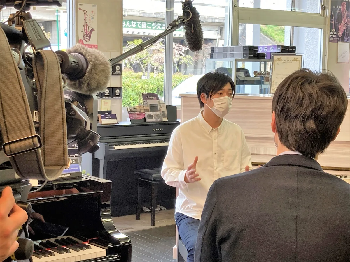WRAPIについてNHKの取材を受ける様子
